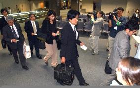 Gov't mission leaves for Pyongyang to gather info on abductees